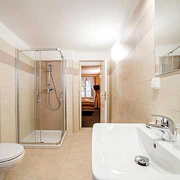 Room no. 5, bathroom - accommodation in Český Krumlov, Pension Galko,  Lubor Mrázek